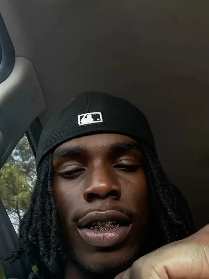MeltyJuicy3030의 His Past Pulled Up