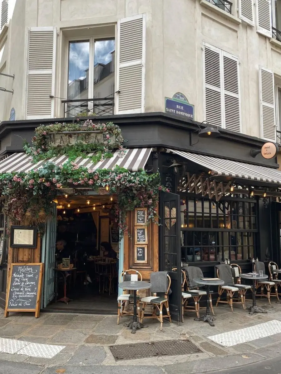 Redthreadenjoyer123의 Pretty boy near the cafe. (BL)