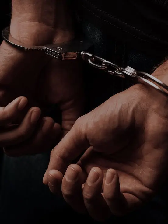 sunny_chinatsu의 Cuffed, Cornered, and Chagrined