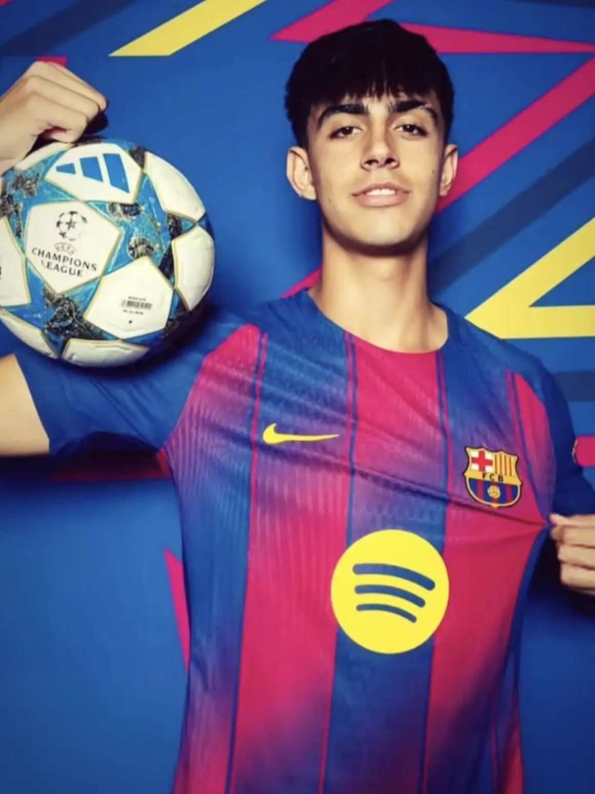 ShortTrail4711의 time-stopping a footballer.
