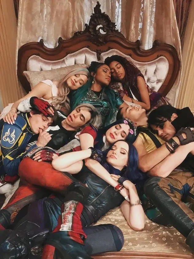 Ghosty420의 🍎 ~ Descendants RP ~ 🍎