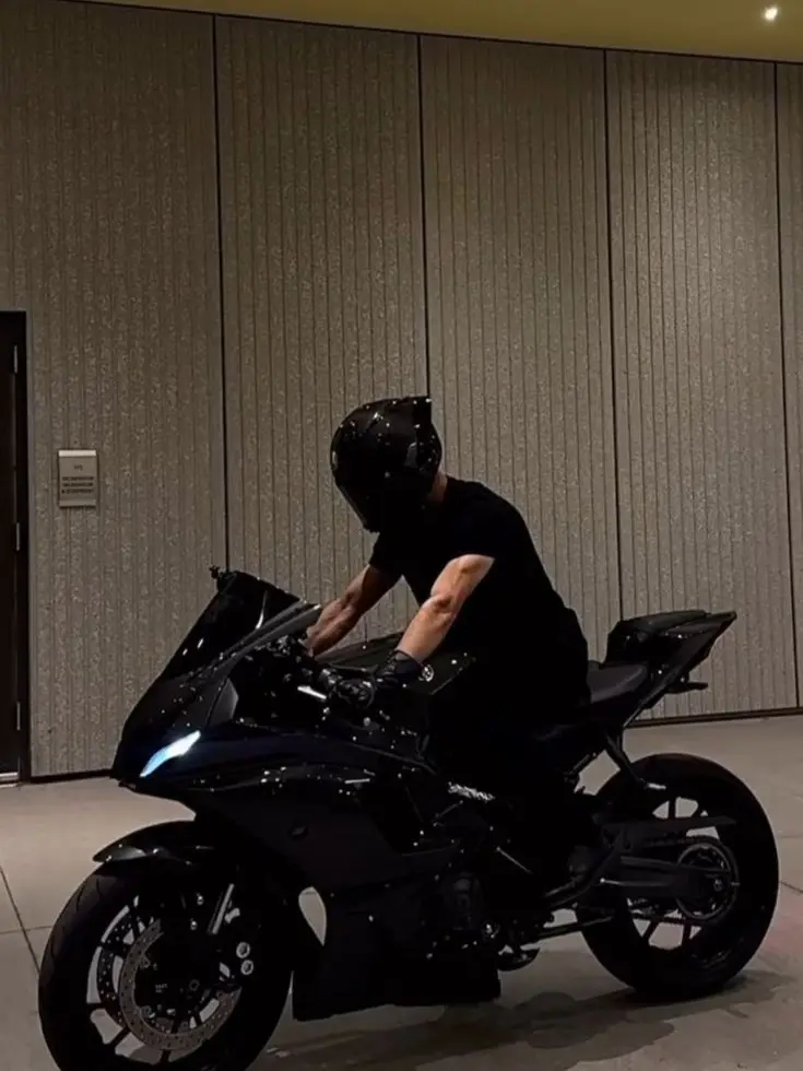 ClumsyBoard2271의 Biker boyfriend