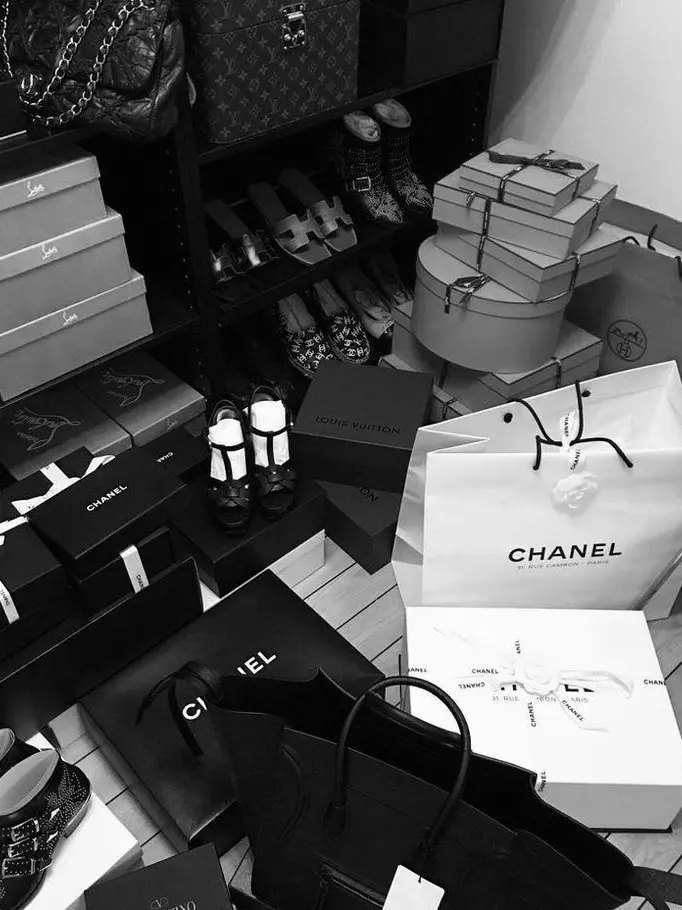 PromptYear1623의 Damien