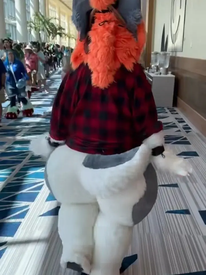 267437_2732867의 Furry Convention with Friends!