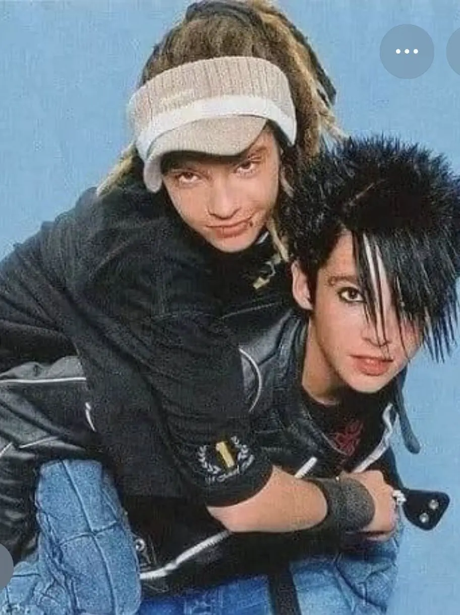 PlaidPuma5688의 Close Twins-Hated Children.