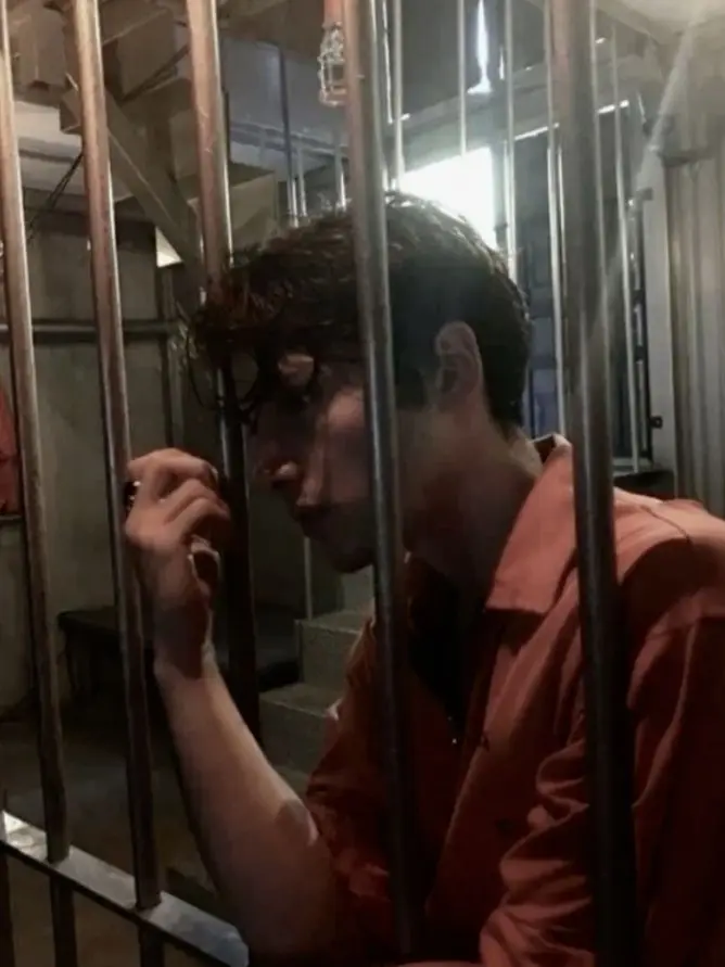 littlemissstar의 Behind Bars