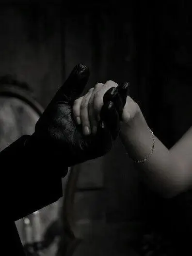 Evry1luvsCyrus의 Vampires and royalty