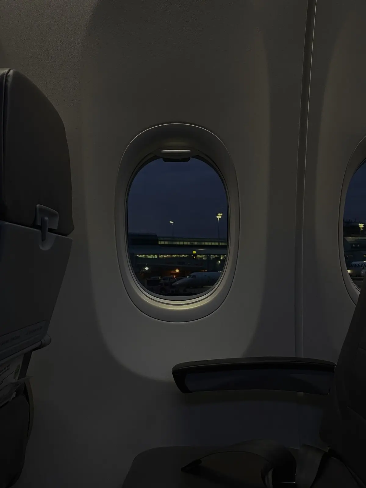 stupidlildumbboy의 🛩️ | Airport Crush