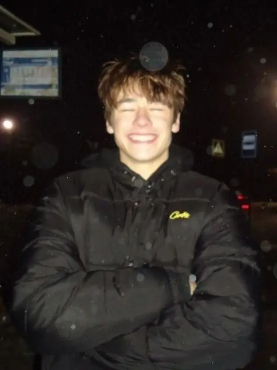 CraftyLake5289의 Christmas party.