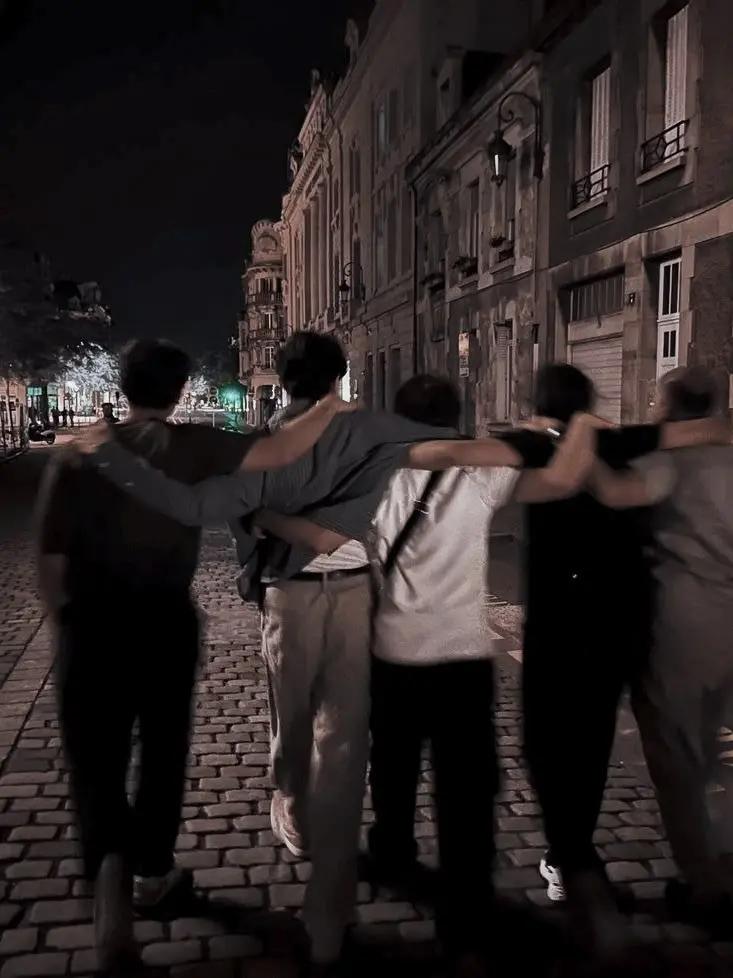 CupcakeLoverLol의 Your friend group [Male]