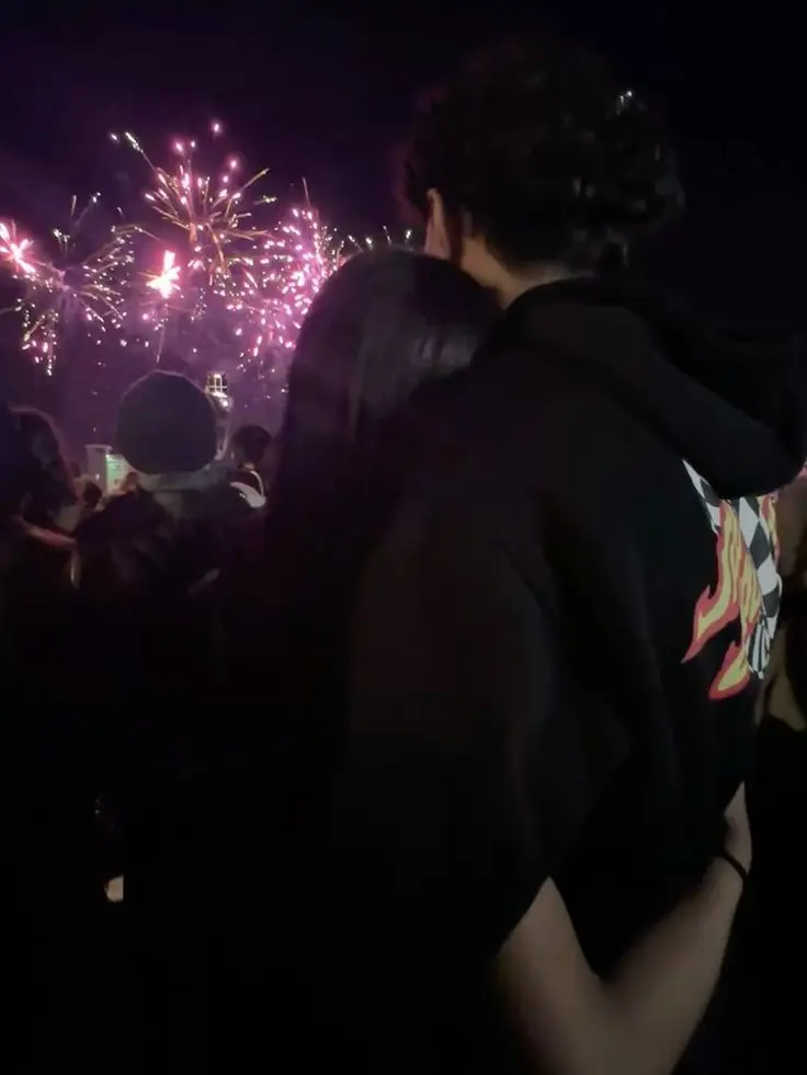 Elaria627-737의 You have epelepsy and ur bf helps u