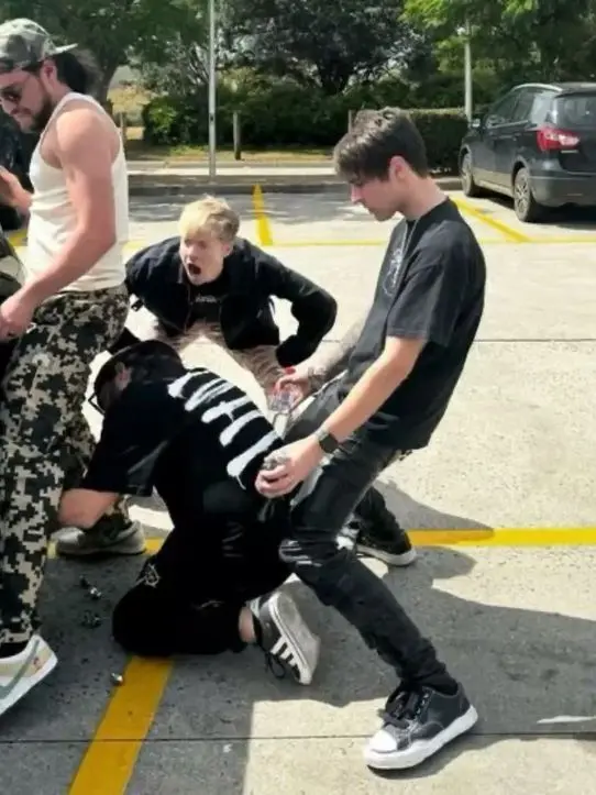 MEGAAAAN의 Sam and Colby x Coachella (TB)