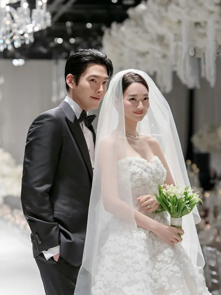 BrashLoan9447의 김우빈♥︎신민아