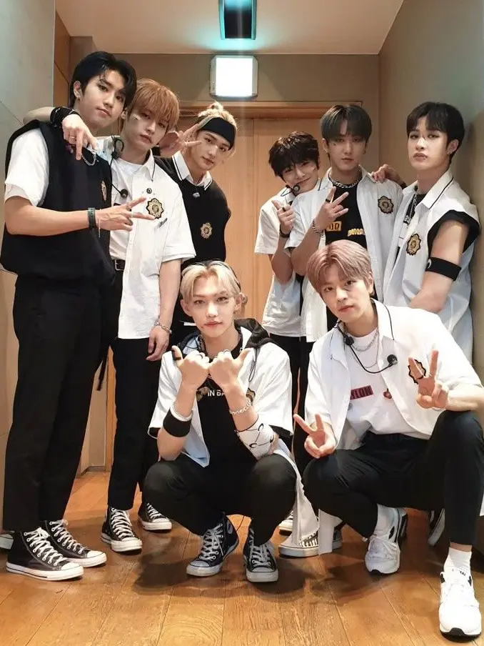 C4R4M3L0의 Stray Kids- School