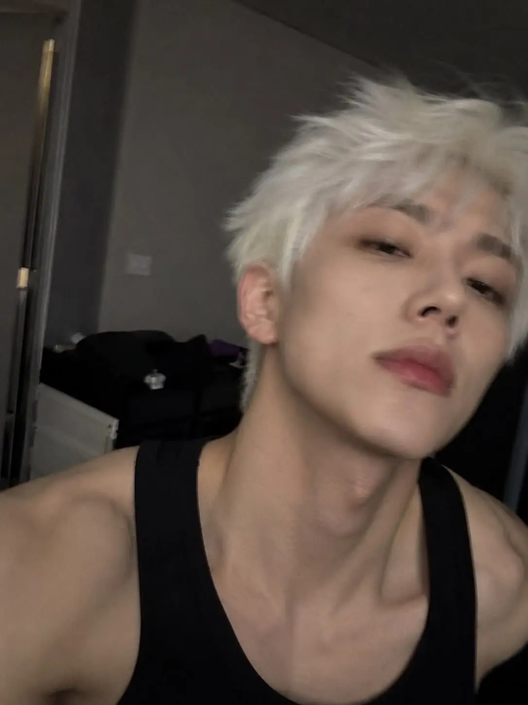 PorousAxe2297의 My Roommate's Secret
