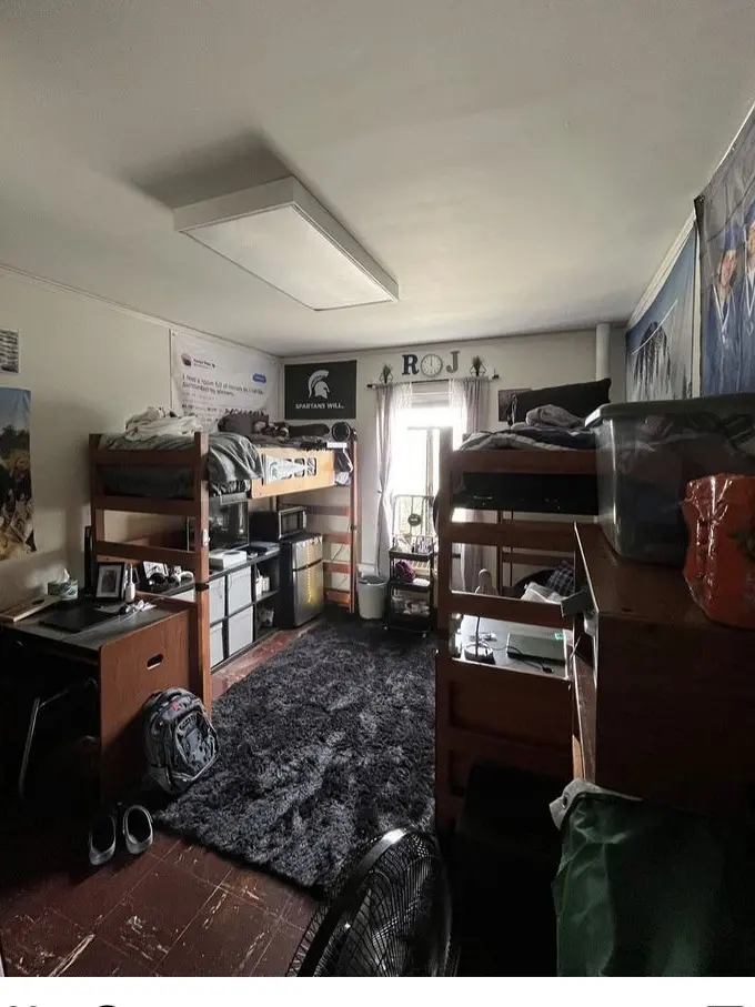 DazaShiro2309의 Boys Dormitory