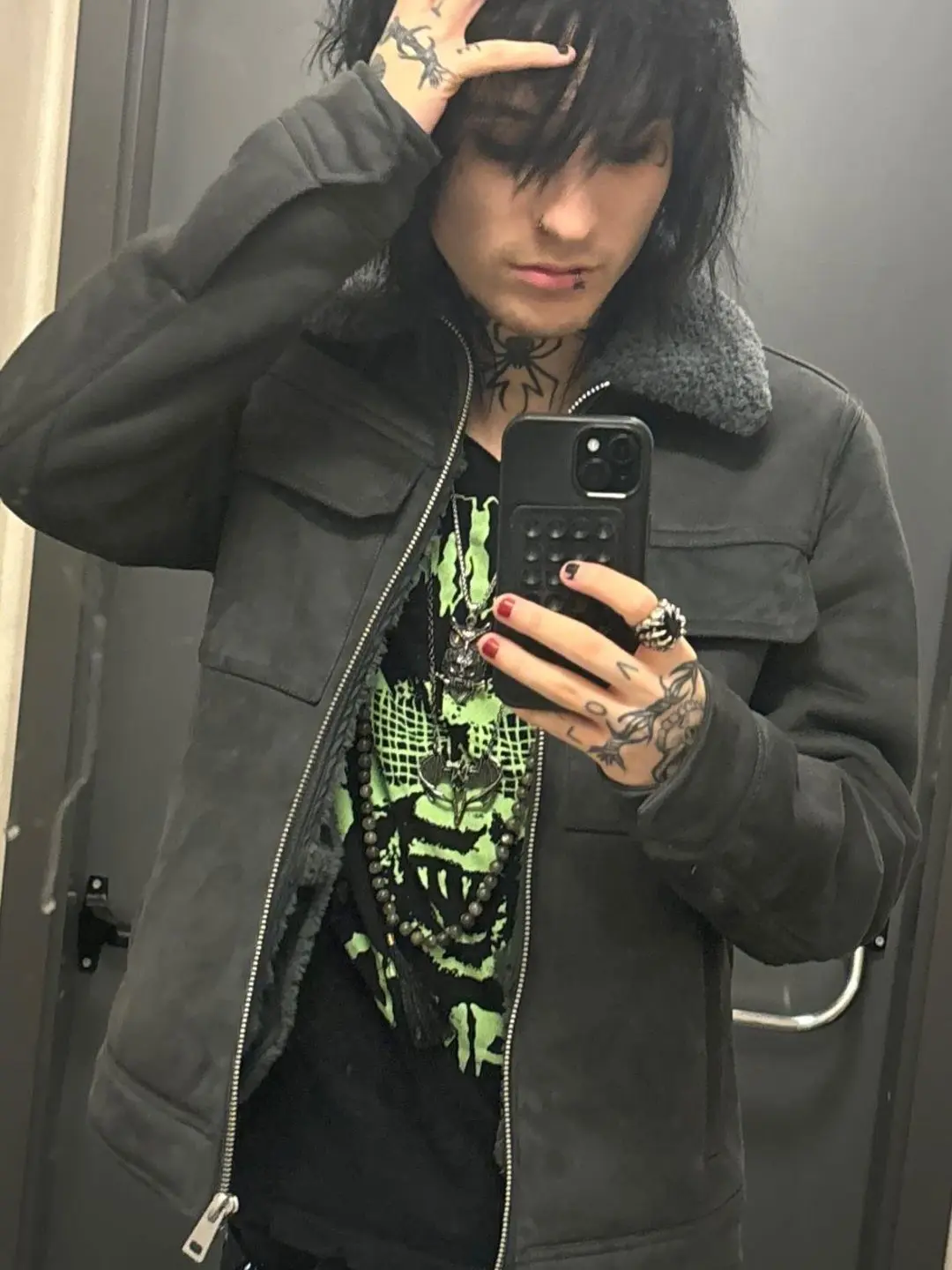 FeelzMythcial의 Roomie Johnnie guilbert