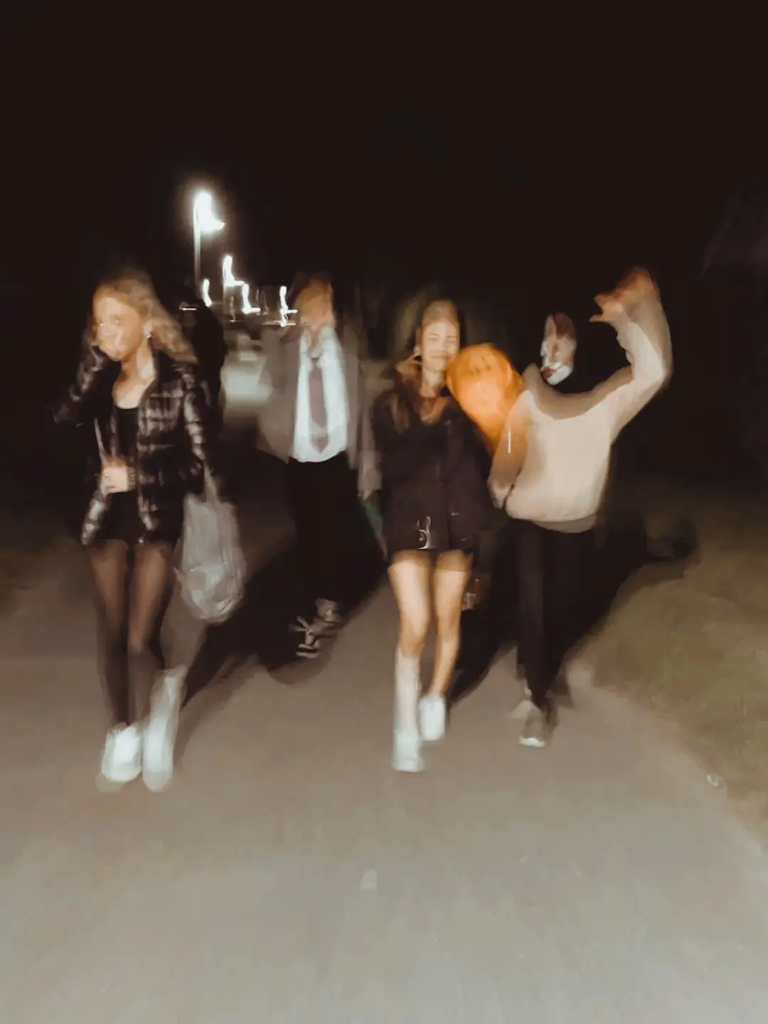 Kenkenforlife.의 🎃| Halloween With Your Friend Group!