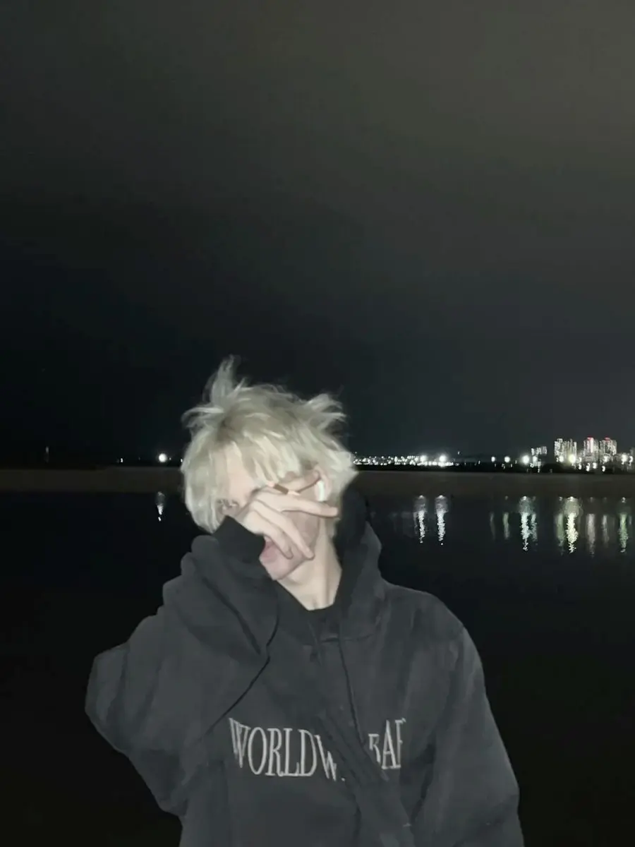 Frownn의 Your Albino Husband <3