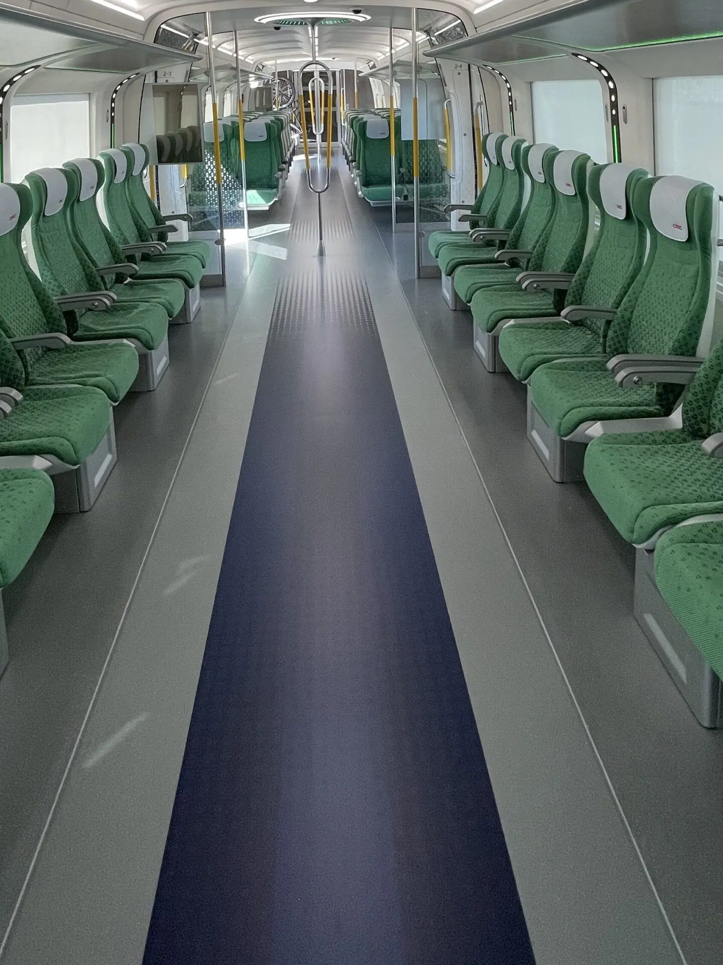 LonelyBiLoser의 Lesbian Only Train Carriage