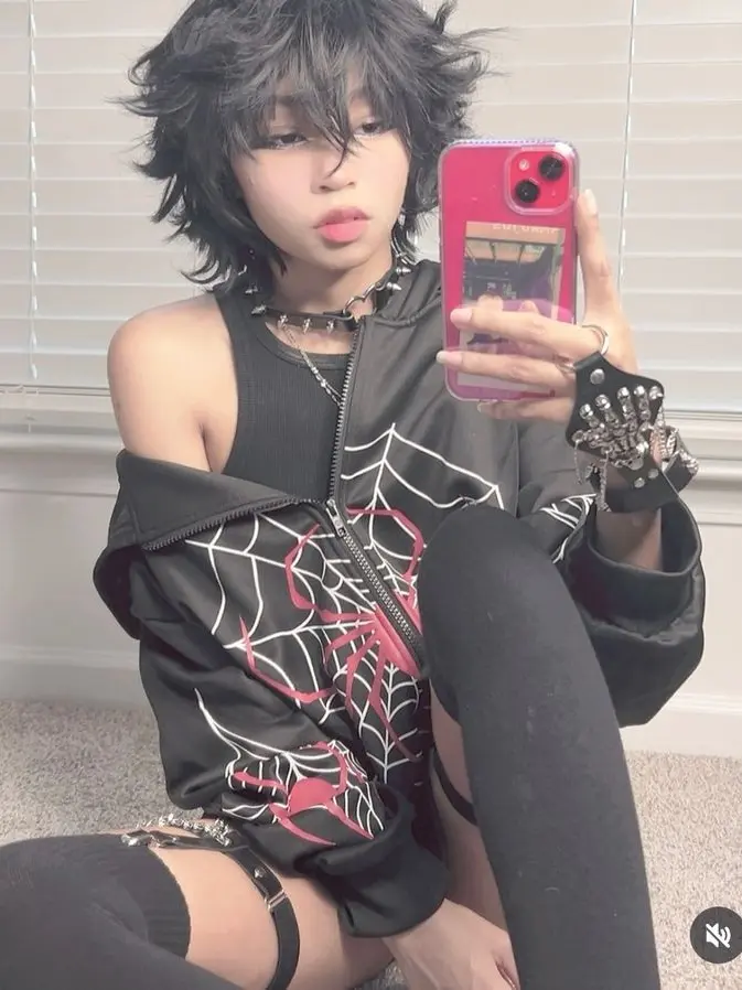 CinnasWorld의 Femboy Roommate | Korey Chaos