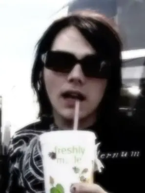 AcidicPiano7956의 Gerard Way