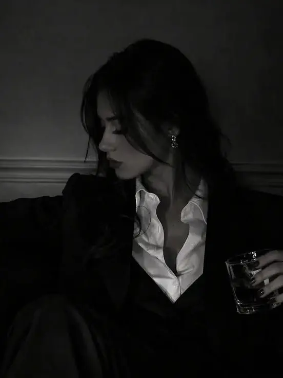 NuttyStand4953의 Lady Mafia boss married to a soft boy