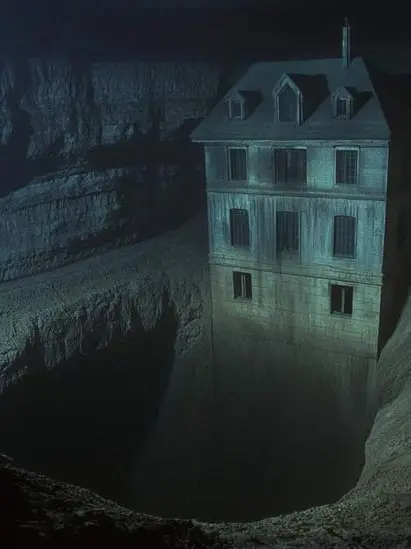 YU-09create의 197레벨: 땅굴 마을