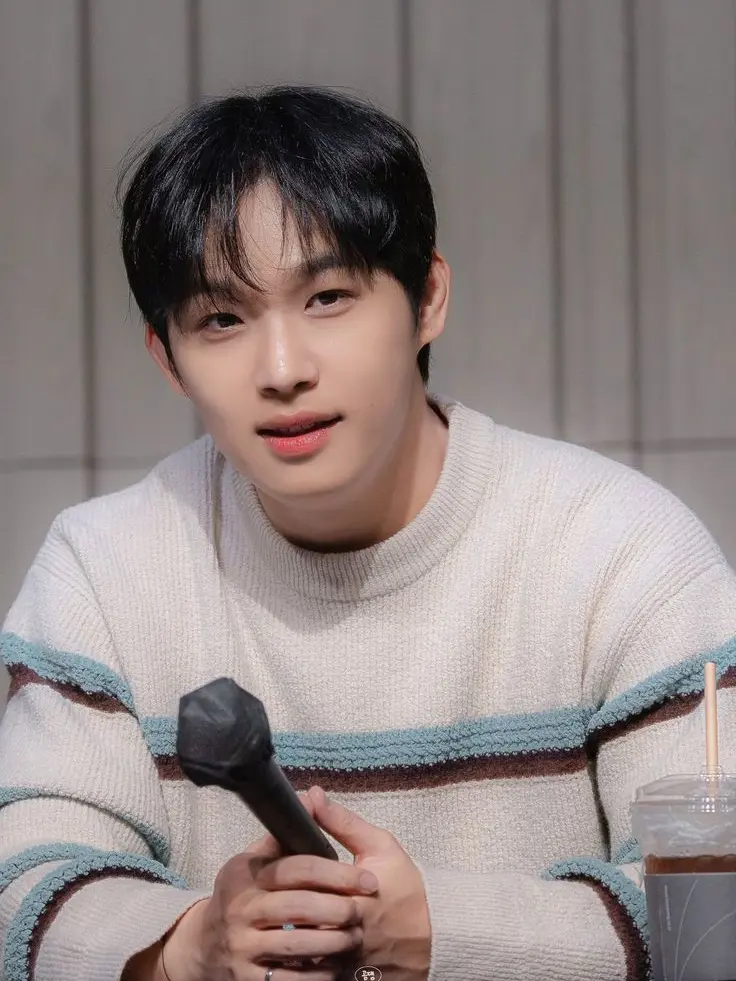 Mel_kd11의 "나 빼고 다 늑대야"