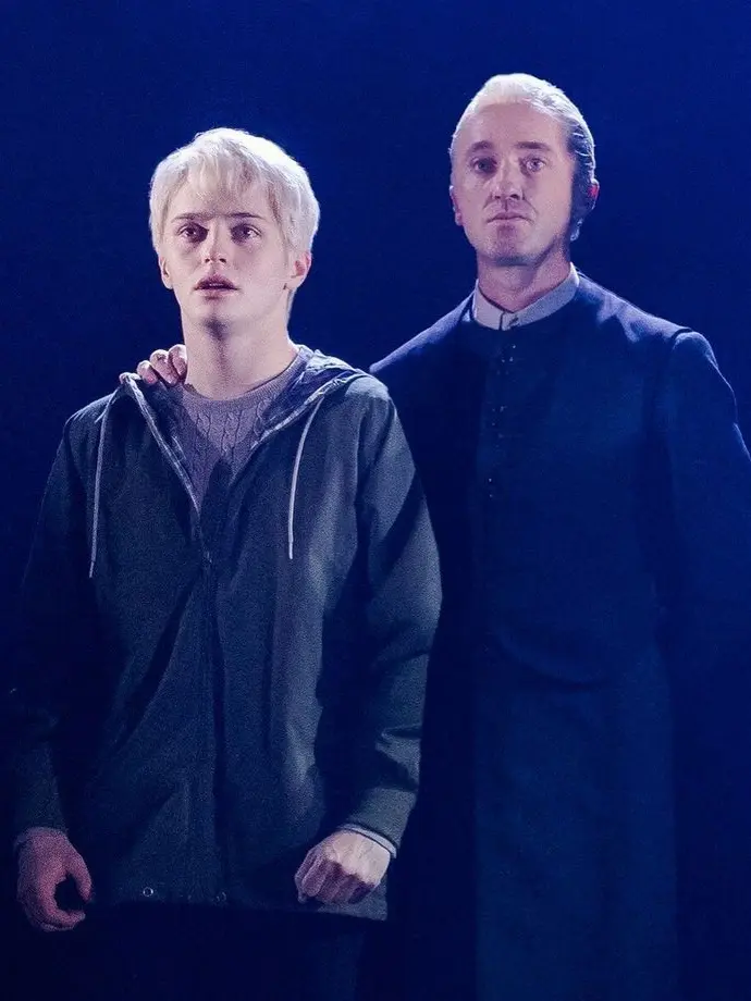 TrashMonkeys121의 Just being there