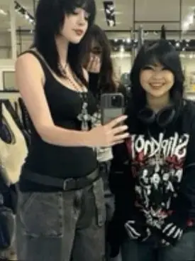 LoudFluff3495의 Alt girls