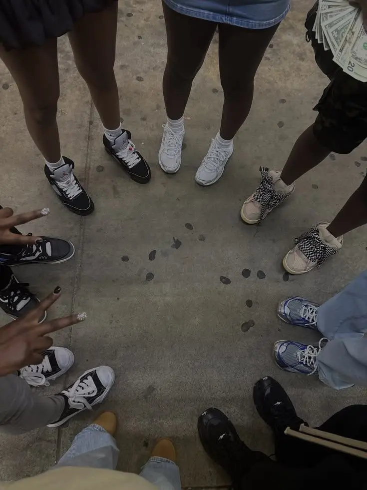 GreasyTrack7224의 8th grade friend group