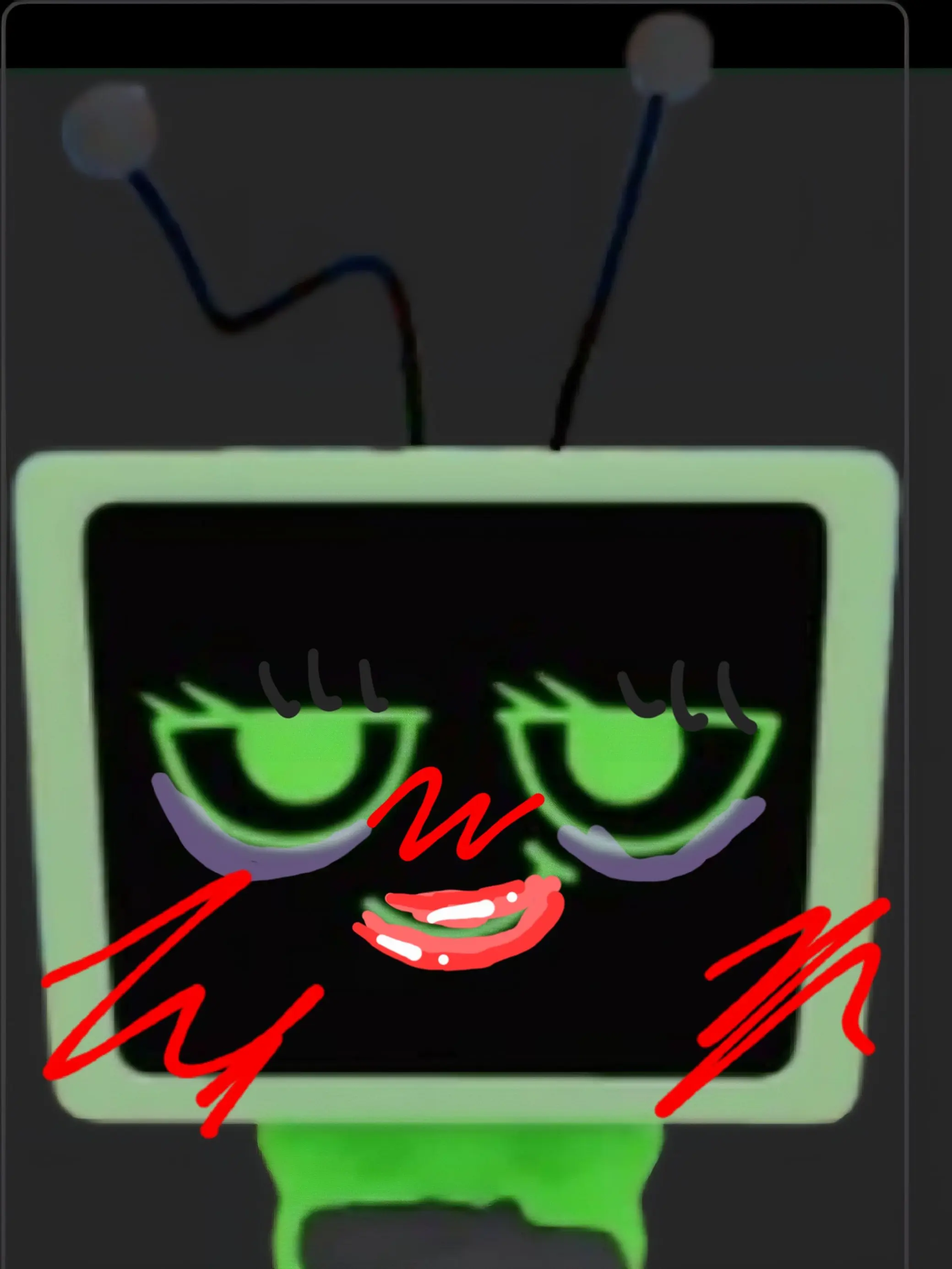 NETI의 비 얼굴에 색놀한 쉘리