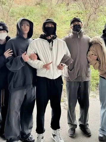 NamjoonsOmega의 Apocalypse with BTS (your husbands)