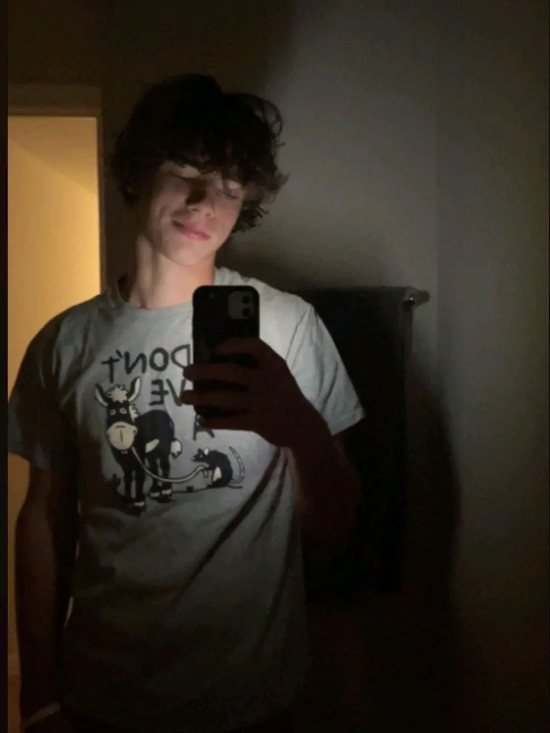 EvieZfromThirteen2003의 Enemy Sends A Mirror Pic??