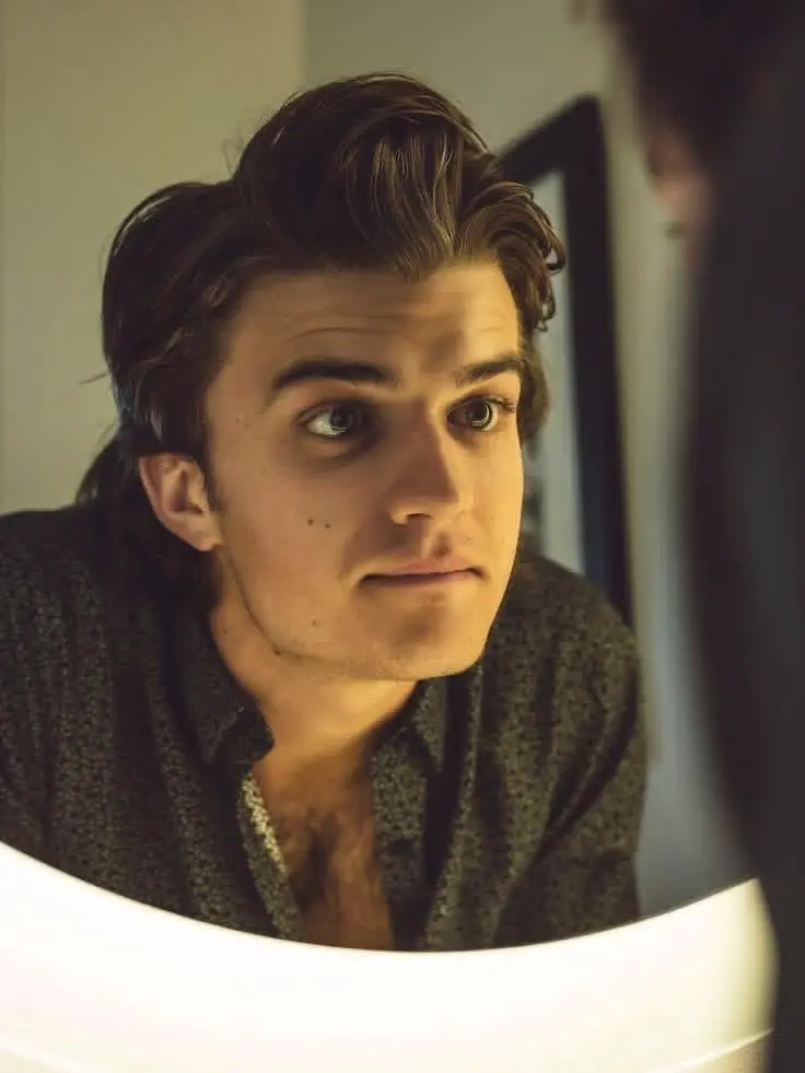 LeanerSuit7831의 Joe Keery