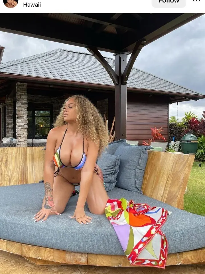 IMBATMAN_FN의 Latto at the beach