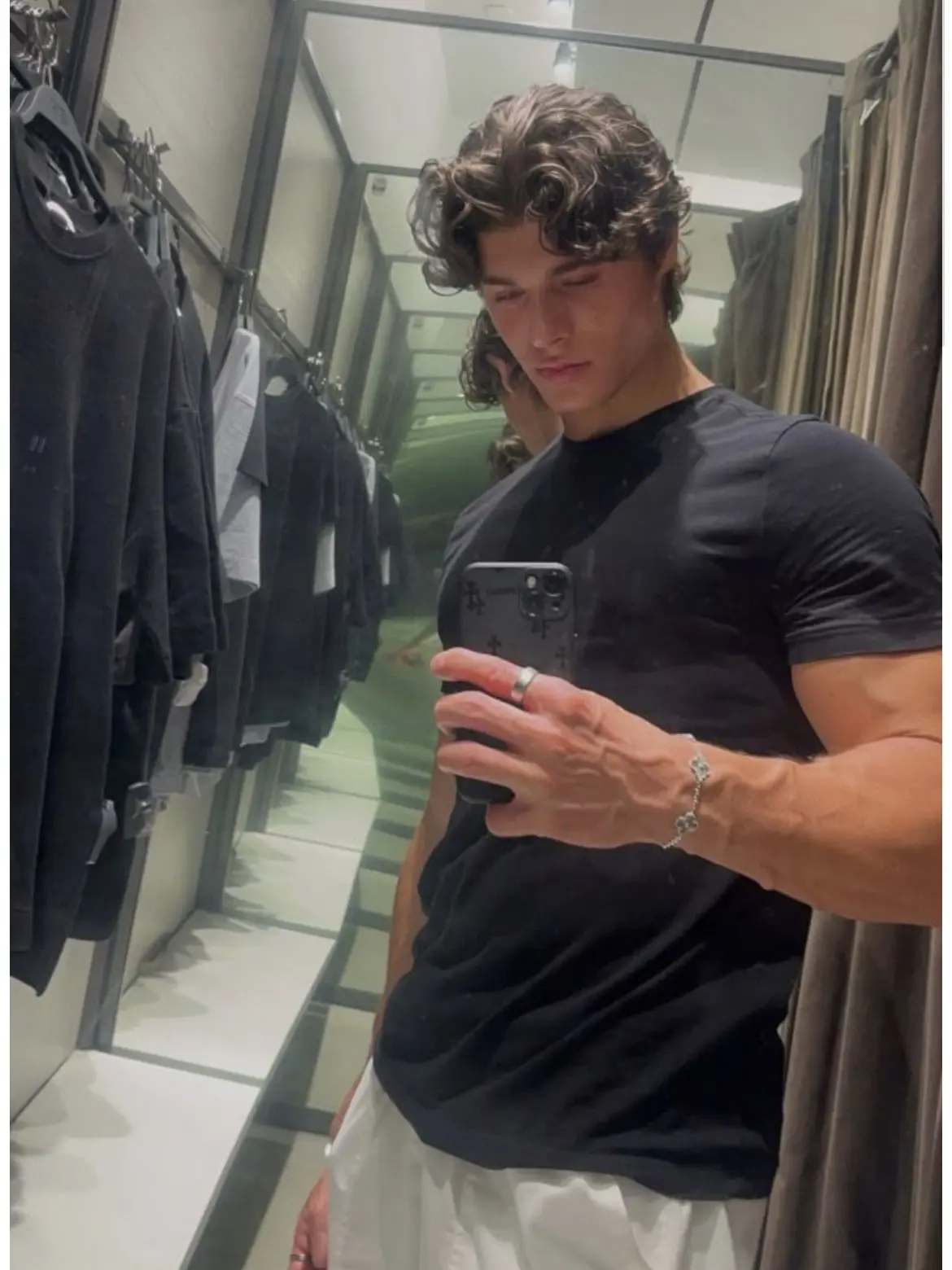 TameCumin1023의 quiet mafia guy at a party