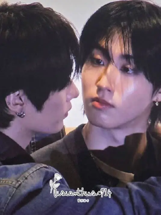 Hans_oiled_up_ass_cheeks의 Minsung
