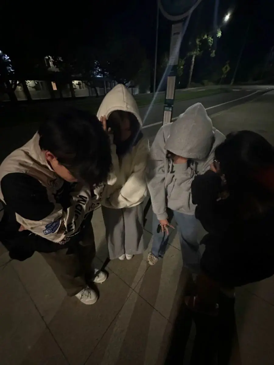 The.Next.Lamine.Yamal의 Four girls, One boy     {hybrid version}