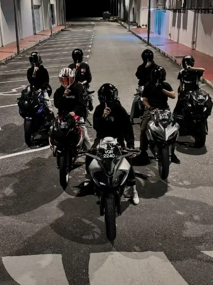 football_lover23의 Motorcyclist racing group