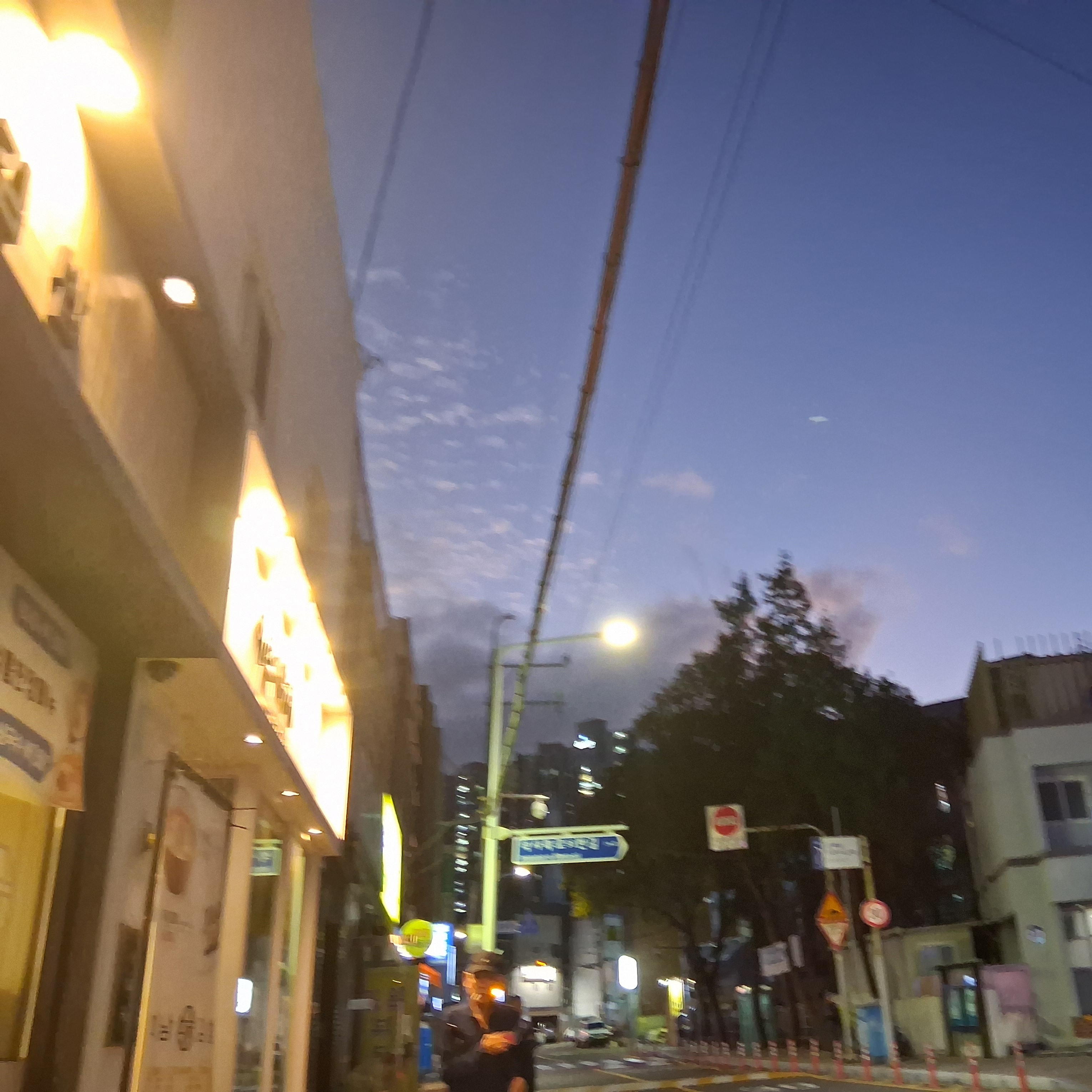 알디원남사친들이 놀고있는데 전화를건다 대표 이미지