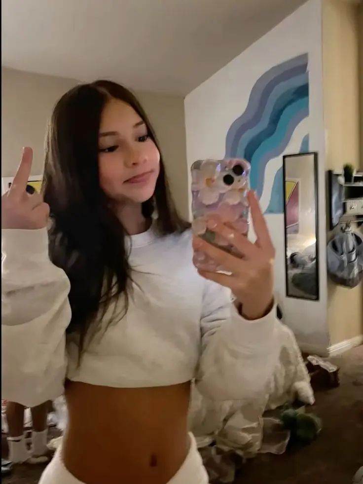 bumbumhehe의 Problematic Lil Sister 🥺