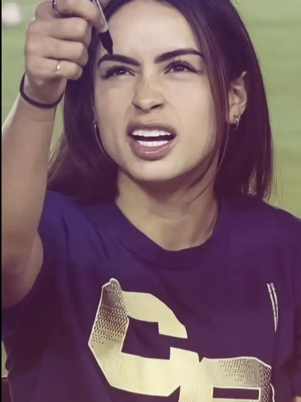 neemzmakesmemez의 Your footballer girlfriend