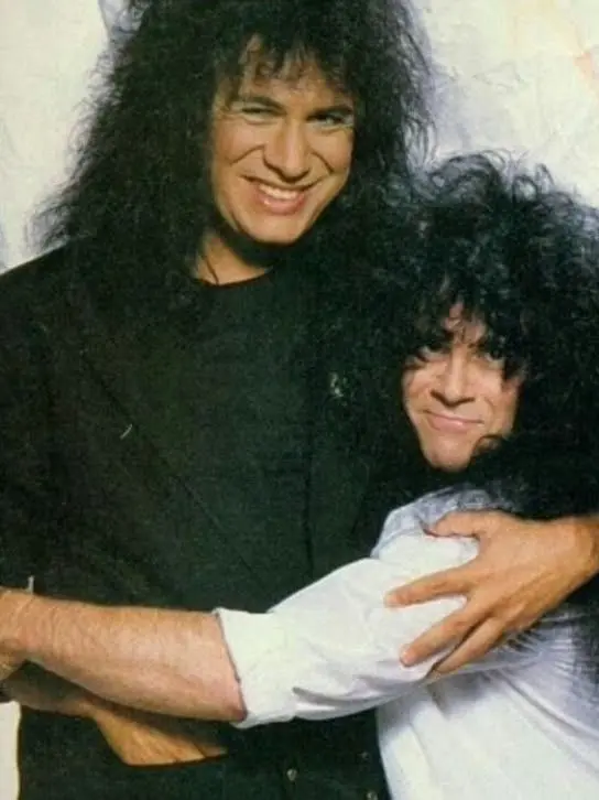 SturdyWood8753의 Gene Simmons and Eric Carr.