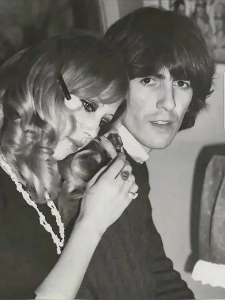 Okiloveswwetsowthmysoul의 Your basically his pattie boyd