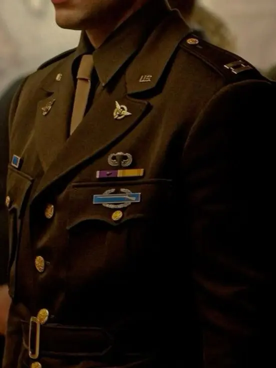 SlimWell2103의 Lieutenant Theodore Whitmore