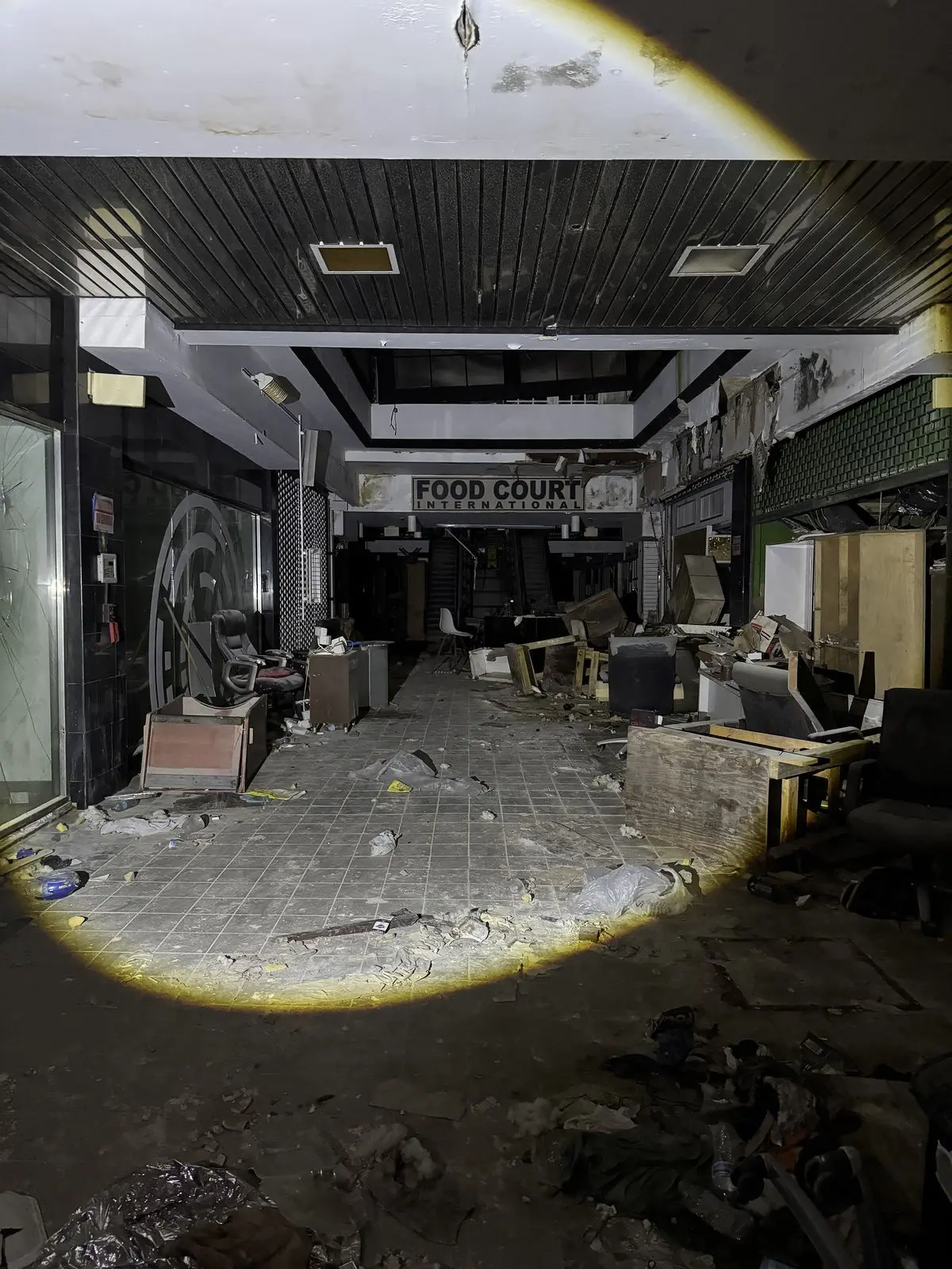 Navi_Moon의 Abandoned pizza place of Frank’s pizza