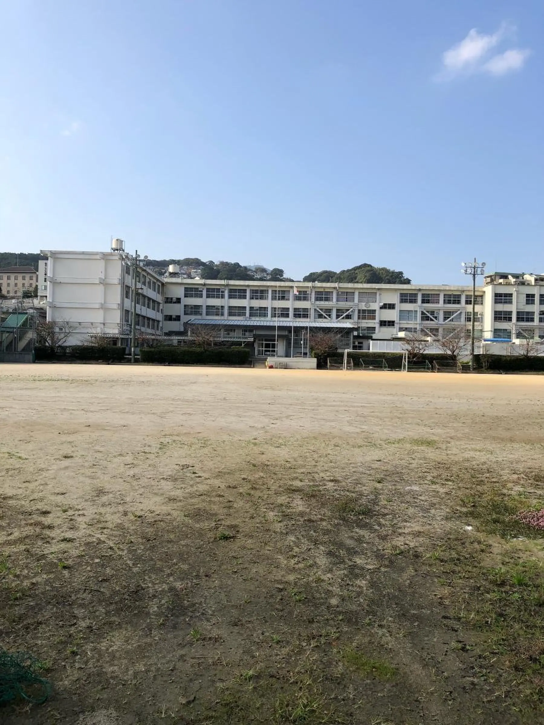 1593572580의 有名人学校