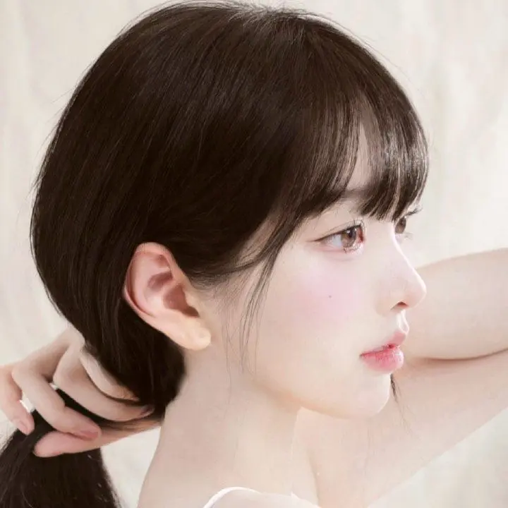 lovemeforme의 삶이 힘든 존잘에게 사랑에 빠진 존예